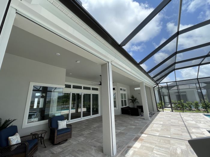 Motorized roll-down shutters with clean housing